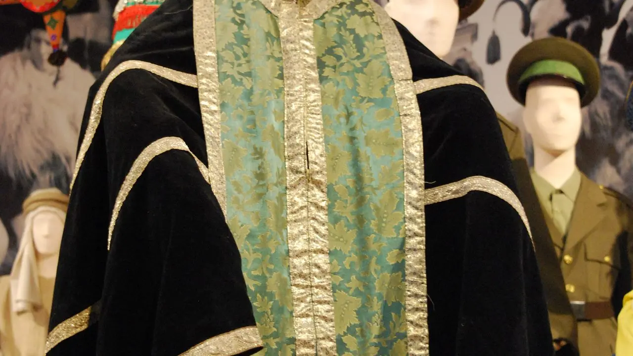 Le costume de prêtre : ce qui fait la différence