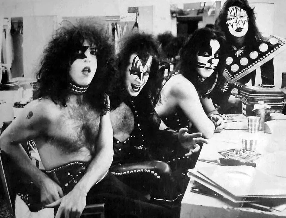 Tout savoir sur le maquillage du groupe rock Kiss