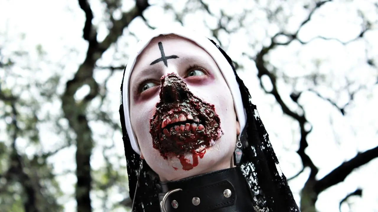 Maquillage halloween écolière zombie : l’effet borgne