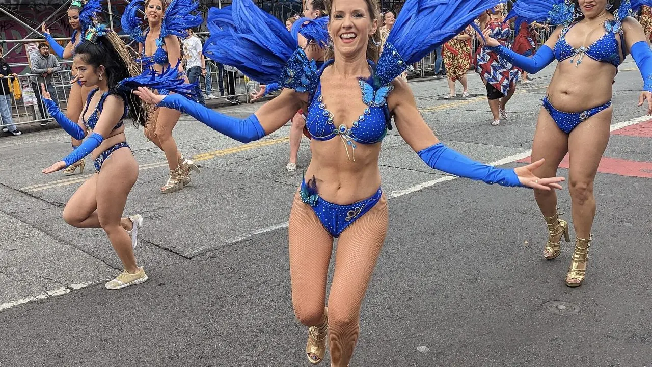 Soirée thème carnaval de Rio : idées costumes et accessoires