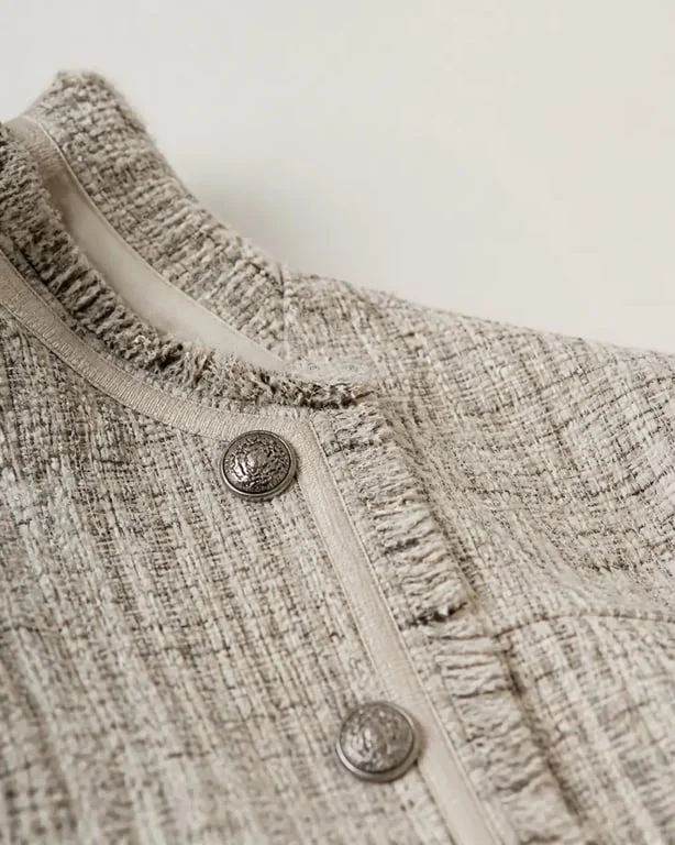 Veste en tweed : gros plan sur la matière et les finitions